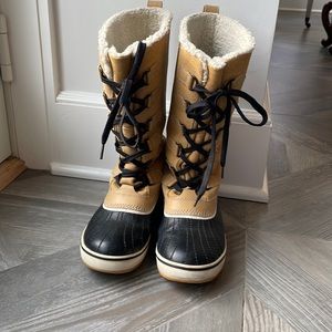 Sorel waterproof boots faux fur lining black/tan size 8.5